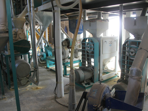 玉米深加工機(jī)械廠家淺談原料水分調(diào)節(jié)的標(biāo)準(zhǔn)要求(圖1) 玉米深加工機(jī)械